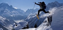 Raquettes à neige dans le vallon de Loriaz, au dessus de Vallorcine - © Savoie Mont Blanc / Martelet