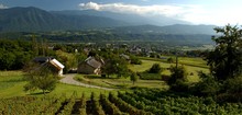 Village d'Ecole Parc Naturel Régional du massif des Bauges - © Savoie Mont Blanc / Zvardon