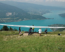 Décollage de delta depuis le Col de la Forclaz - Delta Club Annecy
